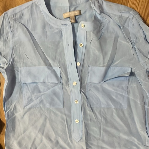 Banana Republic silk long sleeve blouse with pockets and buttons size Small - Picture 3 of 5